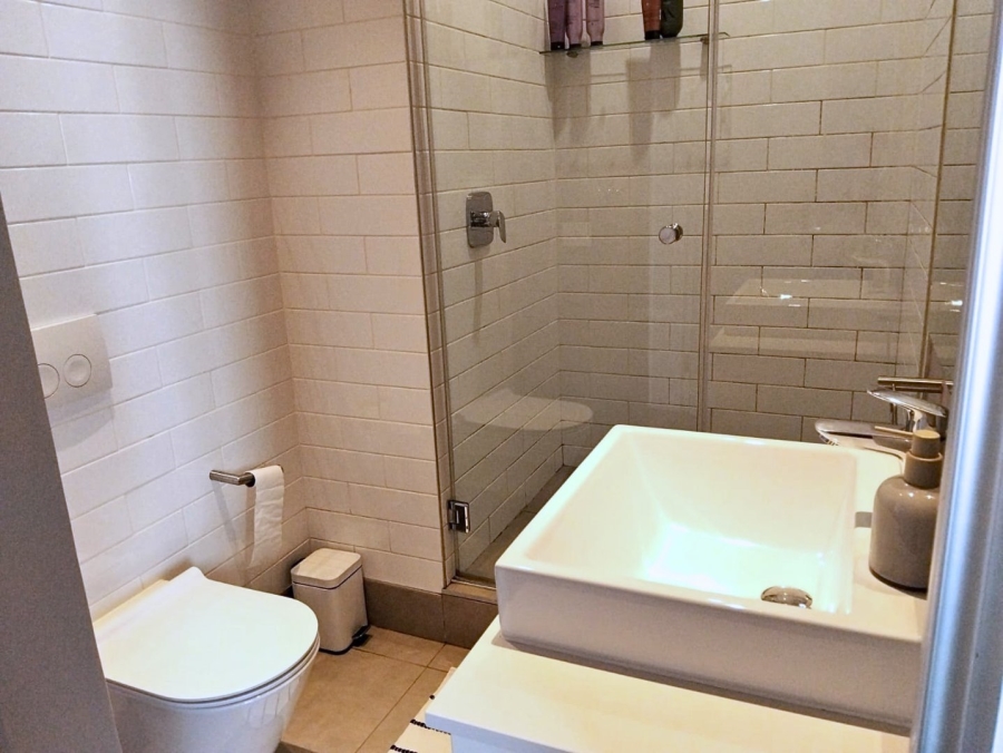 To Let 2 Bedroom Property for Rent in Green Point Western Cape